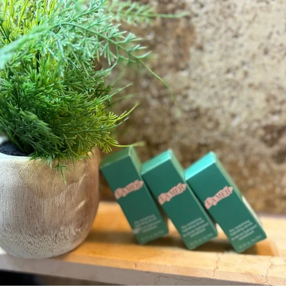 NEW in Box La Mer The Revitalizing Hydrating Serum - .1 fl oz 3 piece Bundle - Picture 2 of 7